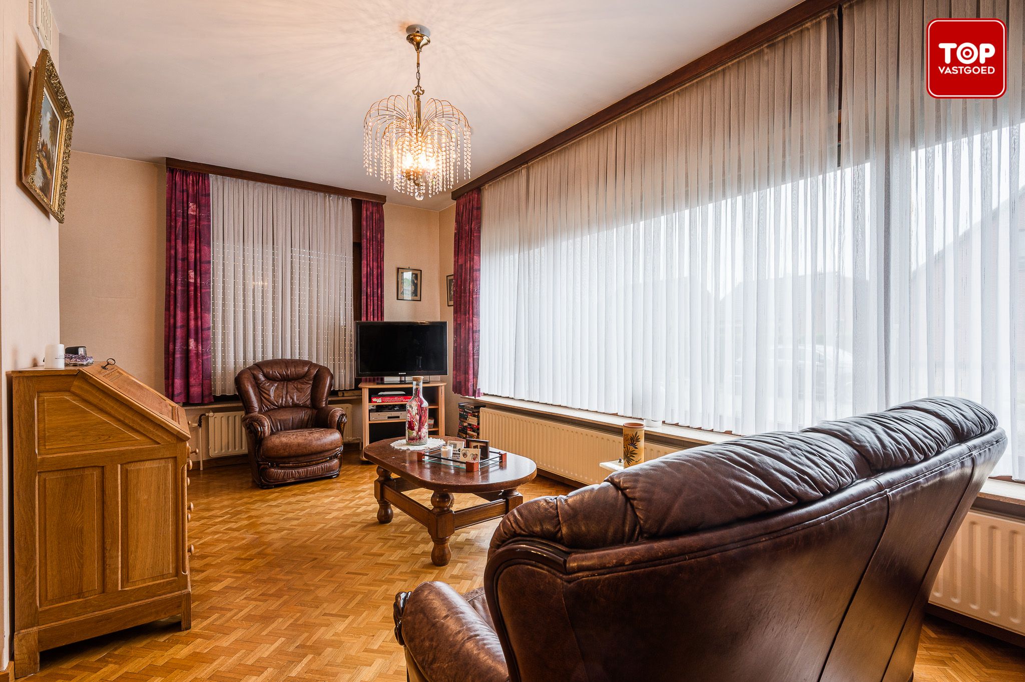 Ruime op te frissen gezinswoning met 4 slaapkamers,  zonnige tuin en garage. foto 7