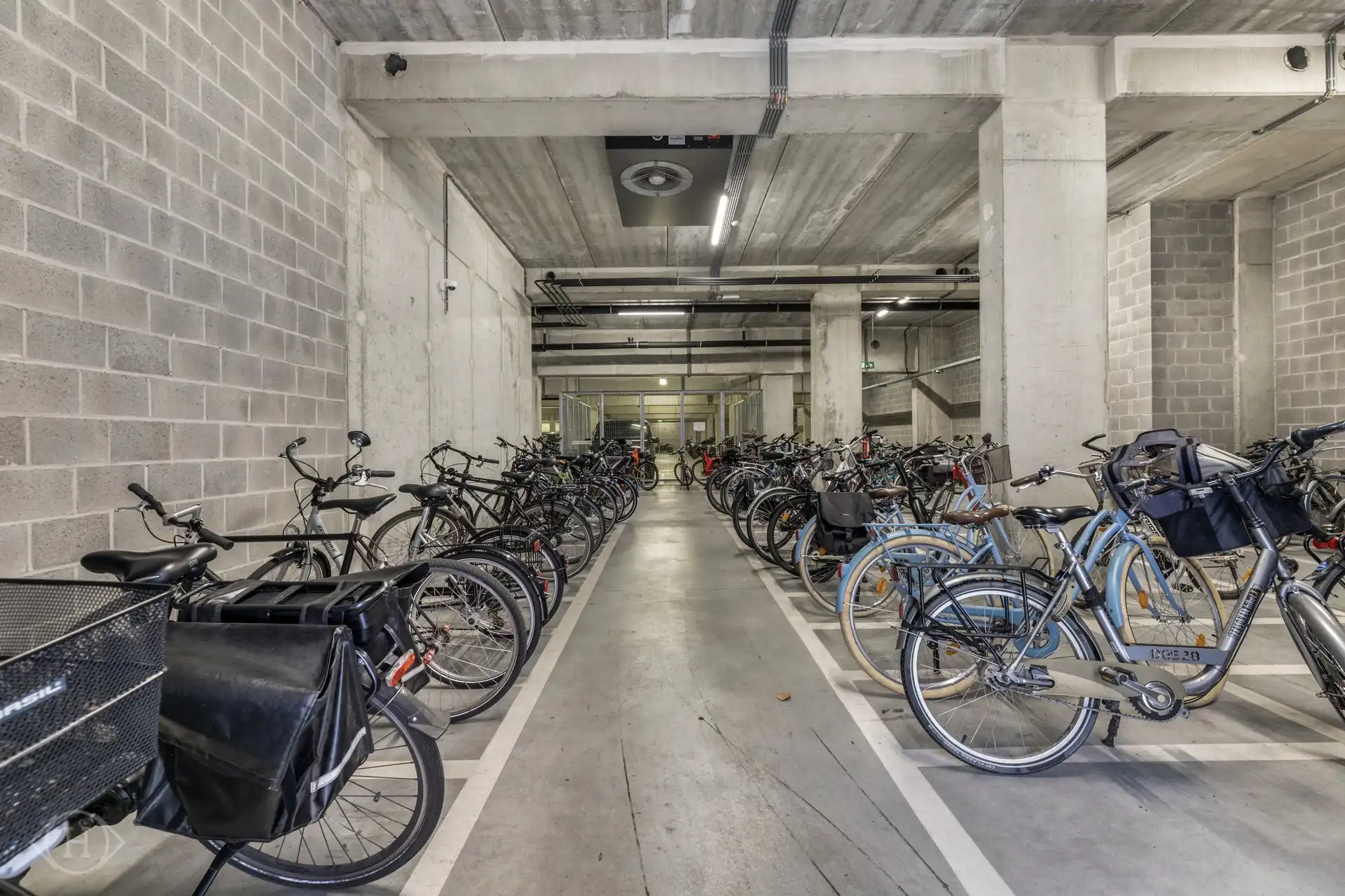 Ruim appartement met 3 slaapkamers en staanplaats foto 17