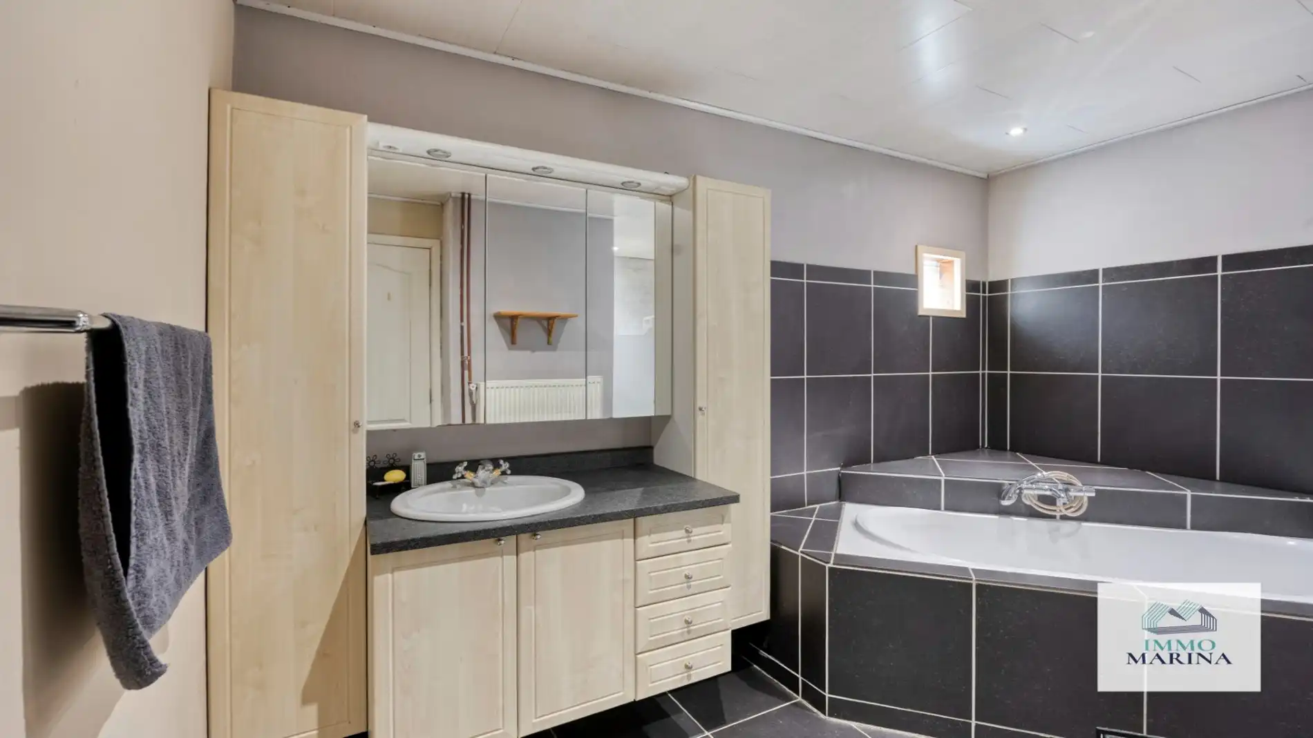 Ruime woning met zuid tuin, carport te Booischot. foto 13