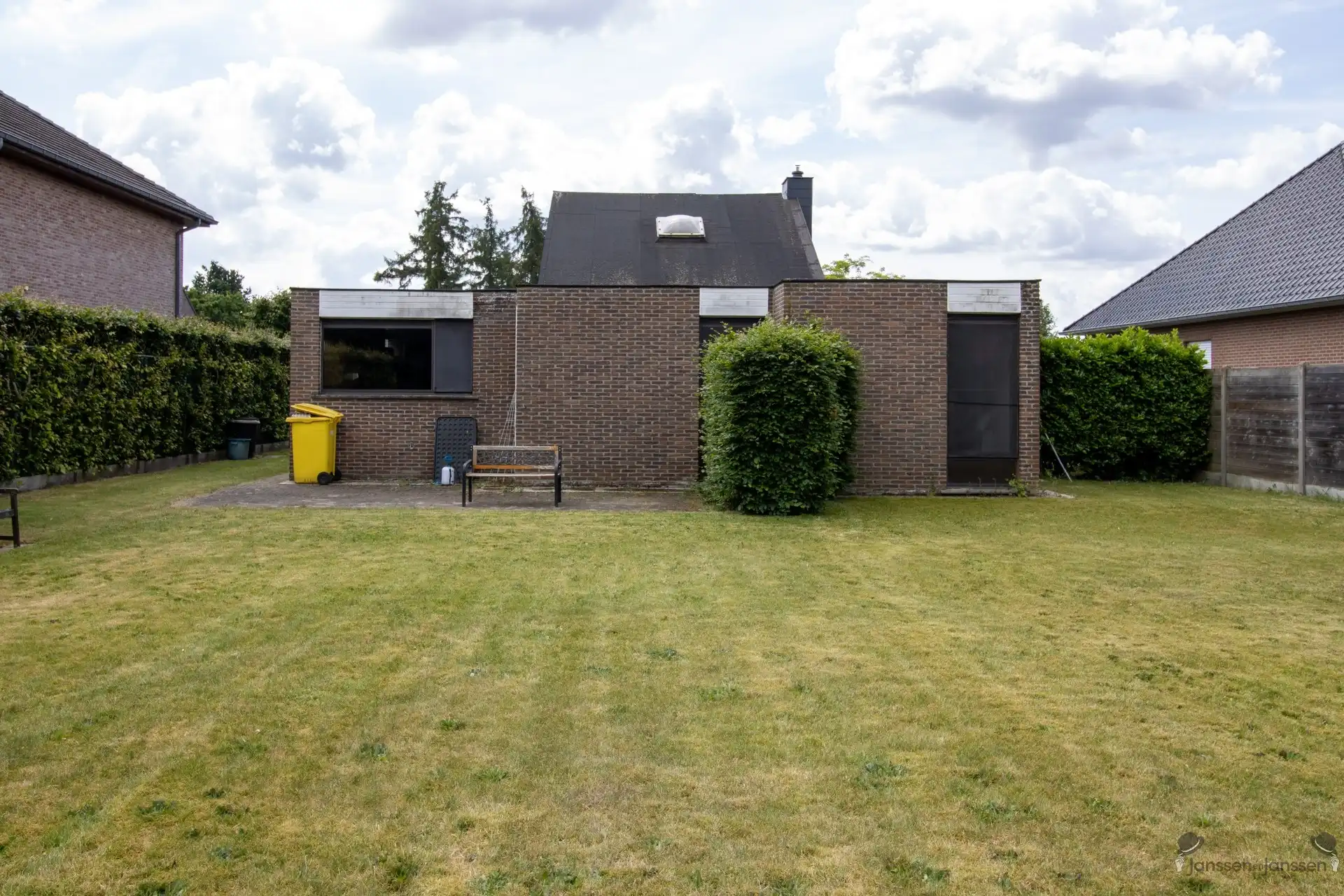 Gelijkvloerse woning met 3 slaapkamers en inpandige garage foto 2