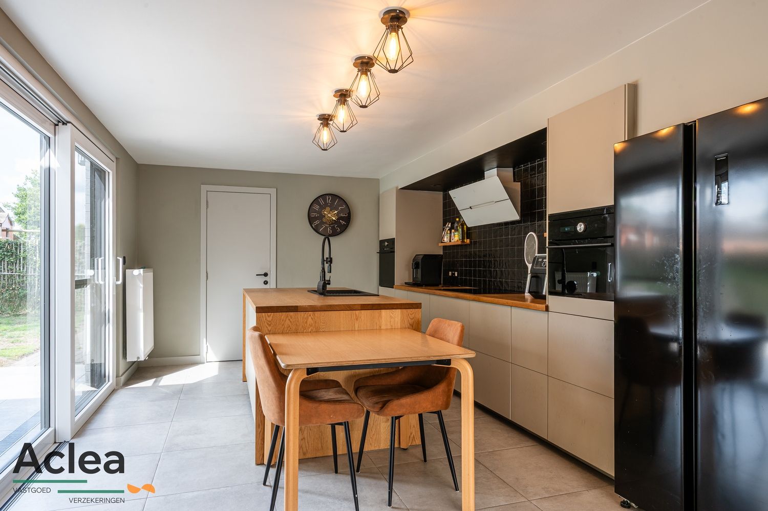 Stijlvolle, ruime woonst op een mooi perceel foto 13