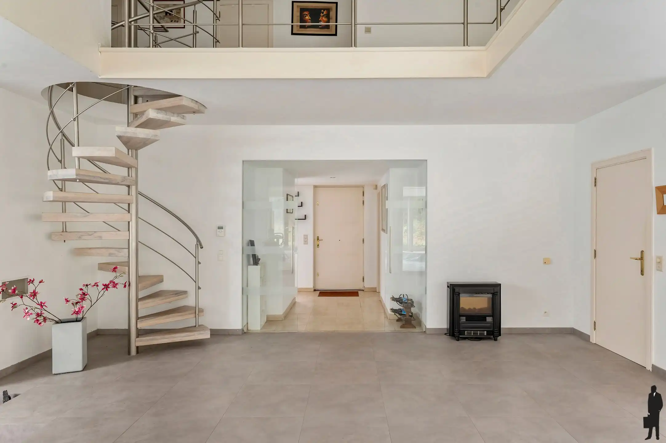 Residentieel gelegen te renoveren villa op ca. 2415m². foto 2