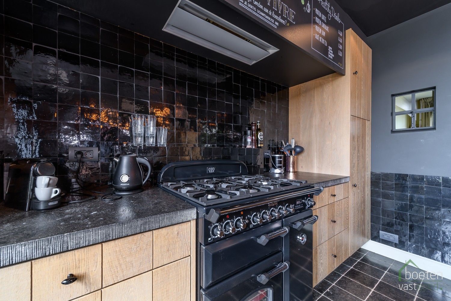 Beveren aan de IJzer: Karaktervol en rustiek landhuis met 4 slpks, warm & sfeervol interieur en ruime tuin op 13a 65ca totale grondopp. foto 9