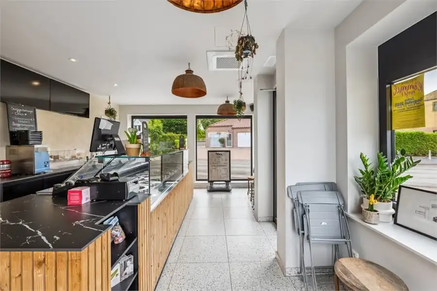 INTERESSANTE OPBRENGSTEIGENDOM MET HANDELSRUIMTE EN APPARTEMENT foto 14