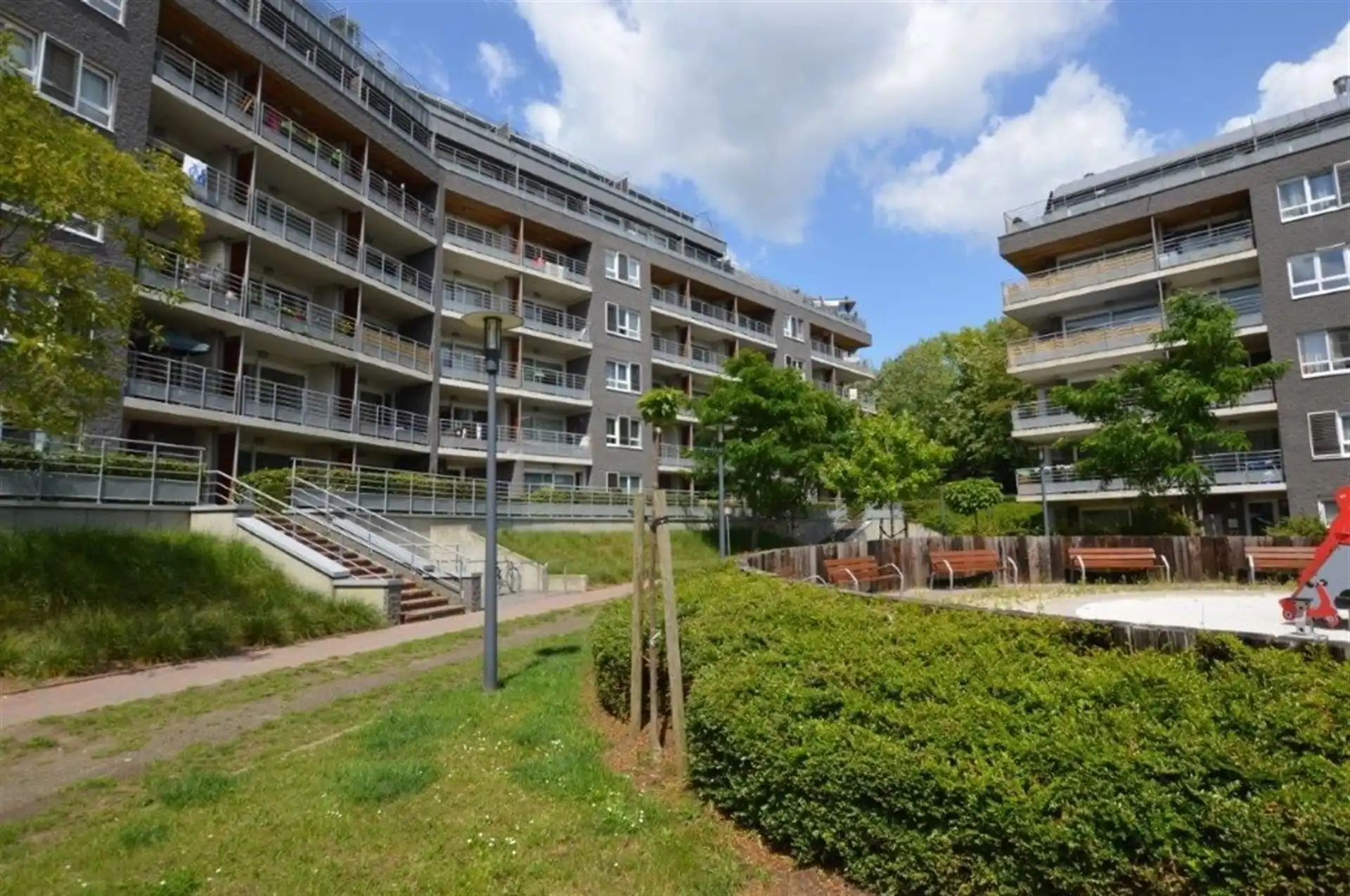  Prachtig eigentijds éénkamerappartement met privéparkeerplaats inbegrepen. foto {{pictureIndex}}