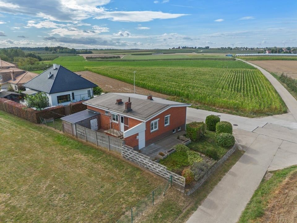TE RENOVEREN BUNGALOW MET 3 SLAAPKAMERS, RUSTIGE LOCATIE foto 3