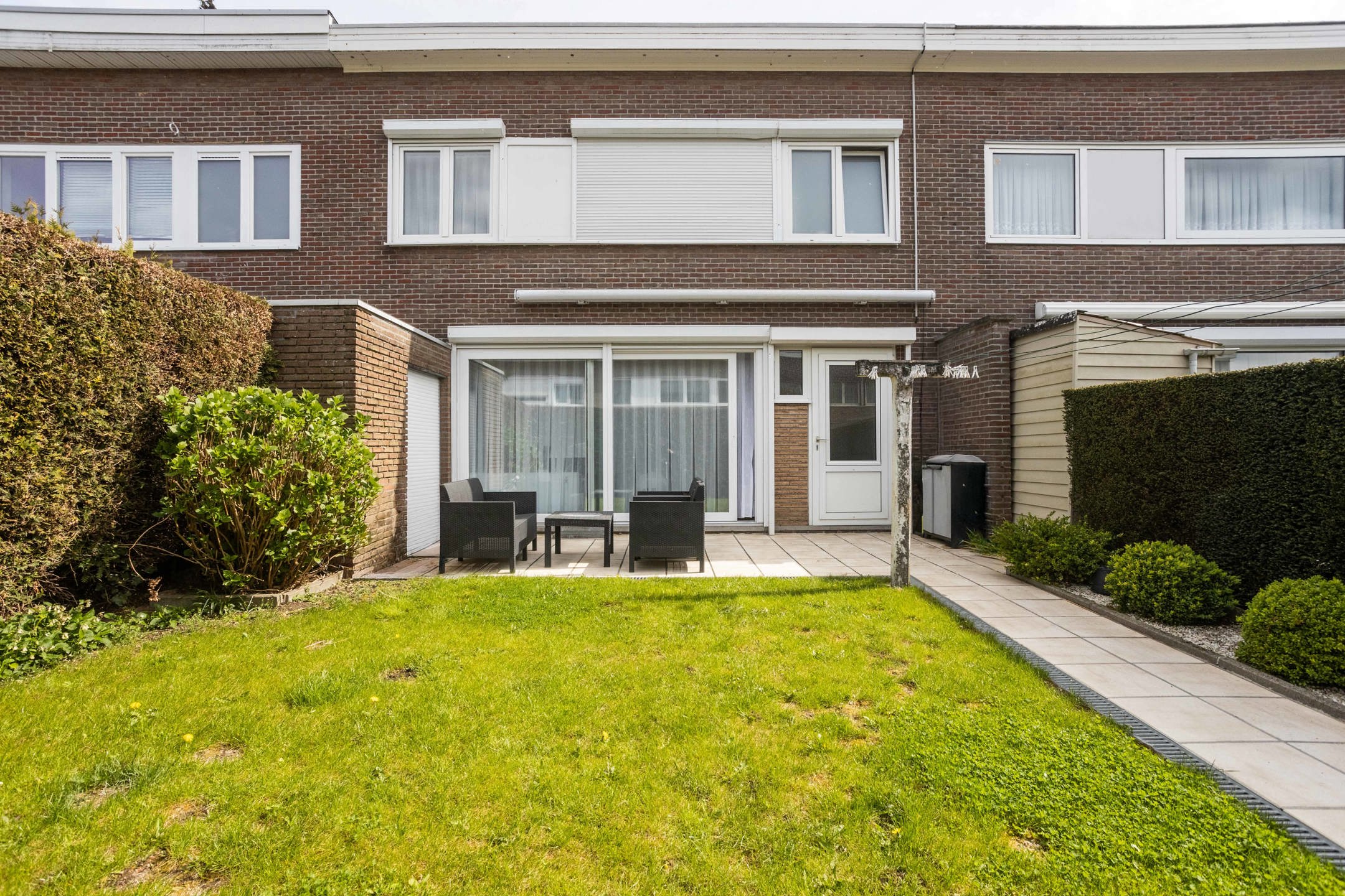 Gezinswoning met 4 slaapkamers, tuin en achteruitweg  foto 25