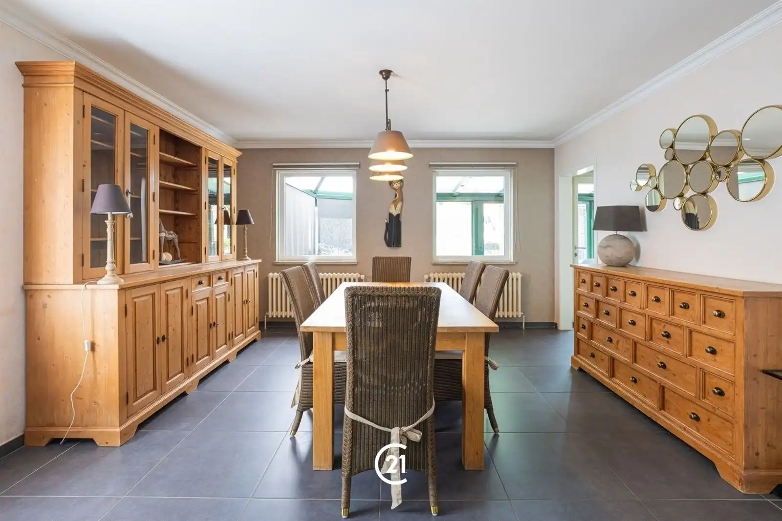 Gemeubelde en instapklare villa met tuin op toplocatie foto 7