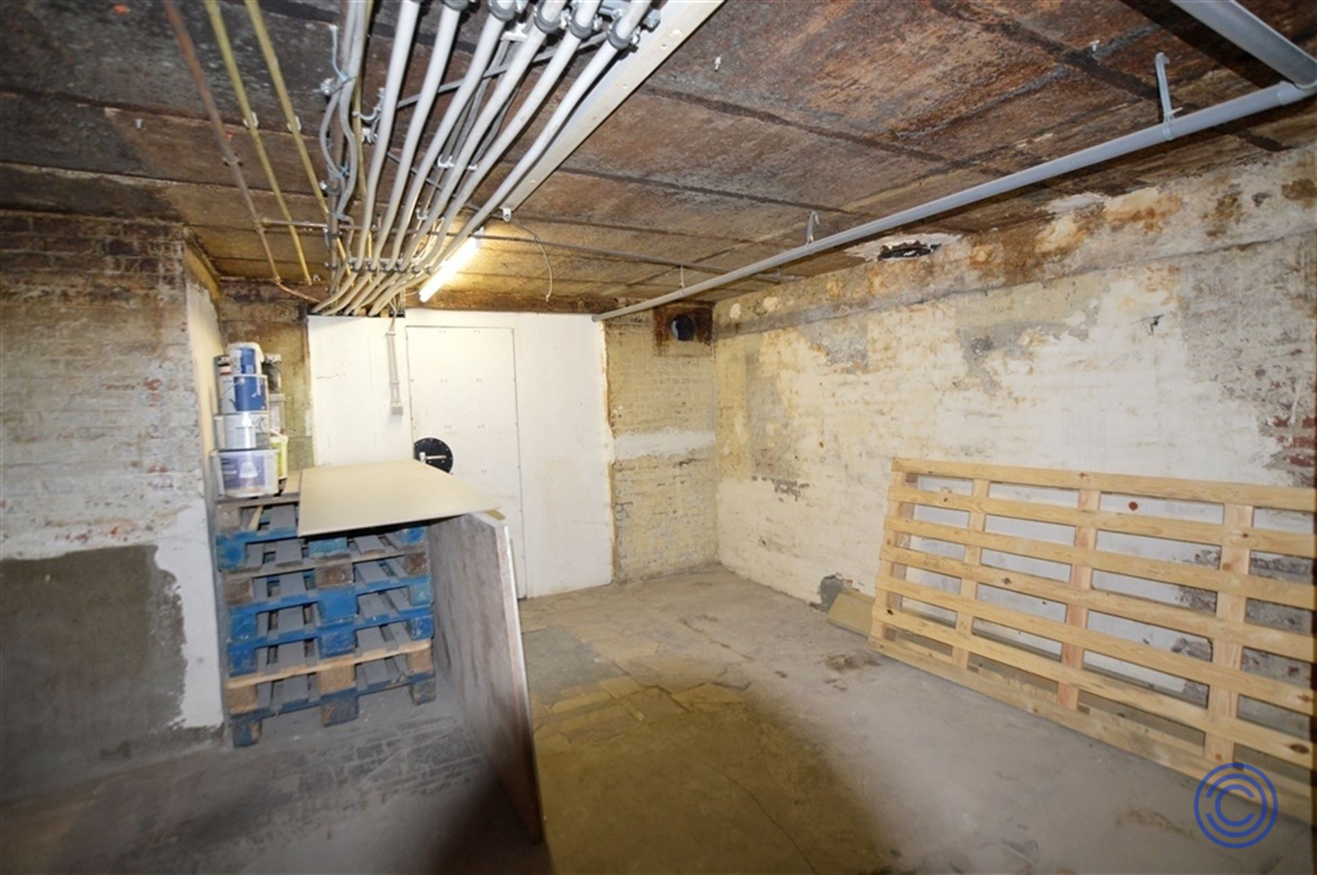 Handelspand ca. 145m² met hoge plafonds op AAA-locatie! foto 13