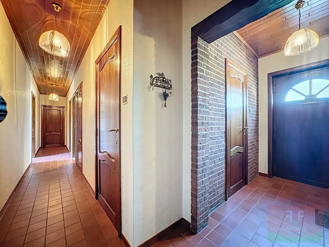 Vrijstaande eengezinswoning met 4 slaapkamers en 2 badkamers foto 10