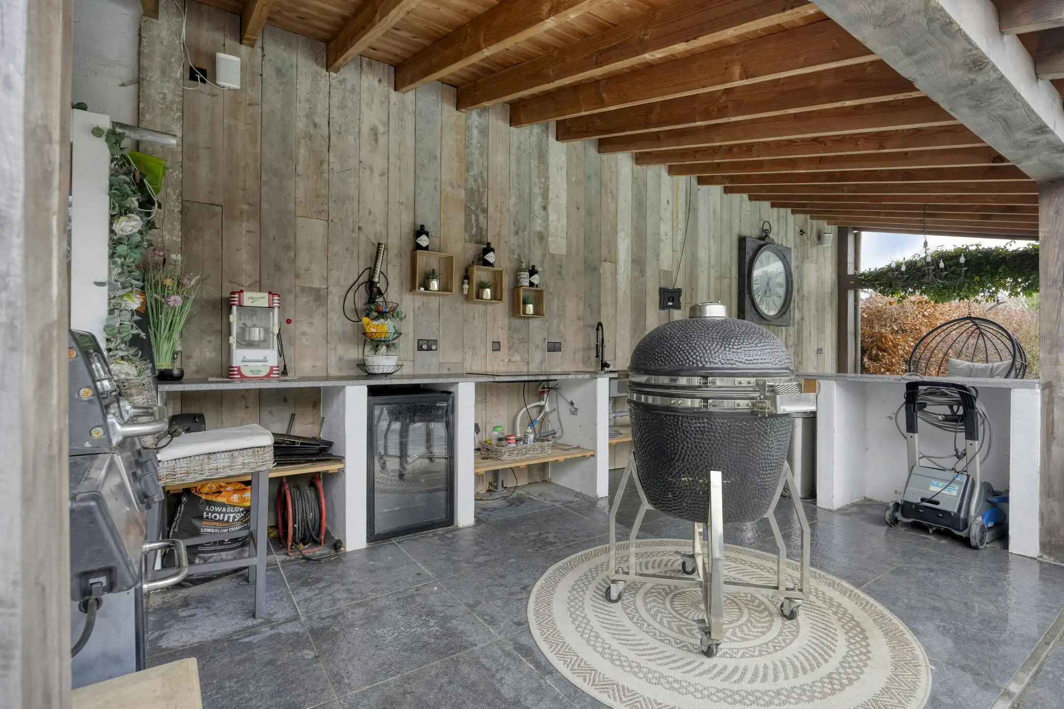 Gerenoveerd vrijstaand huis met zwembad, poolhouse en tuin foto 21