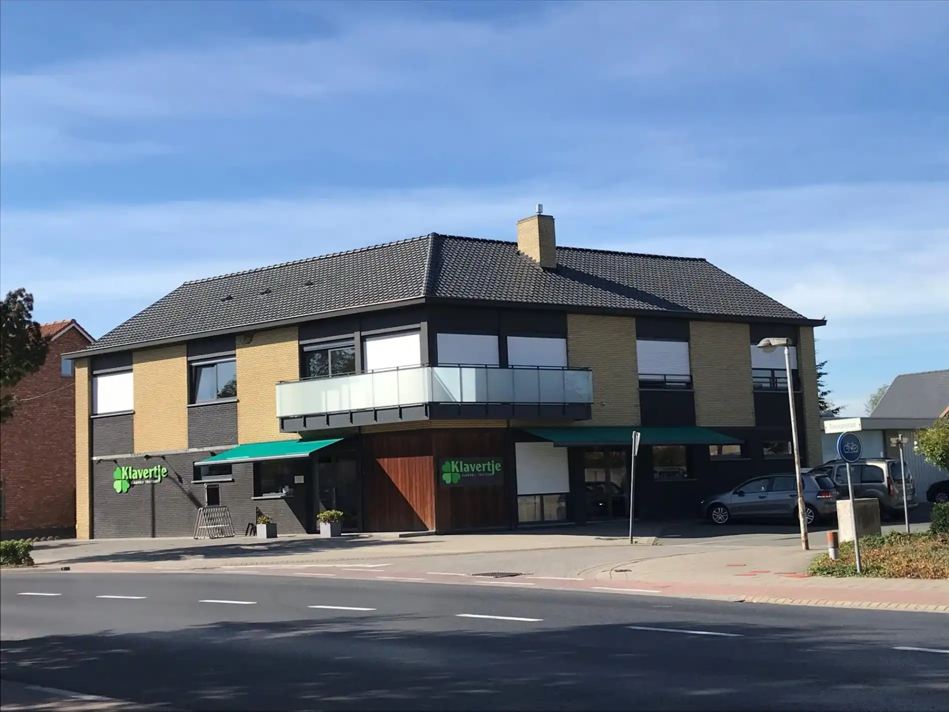 Uiterst ruim, energiezuinig appartement met groot terras foto {{pictureIndex}}