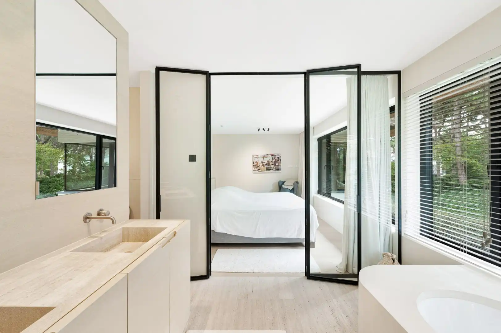 Luxueuze villa gelegen op een zeer rustige en begeerde ligging op enkele passen van het Albertplein foto 12