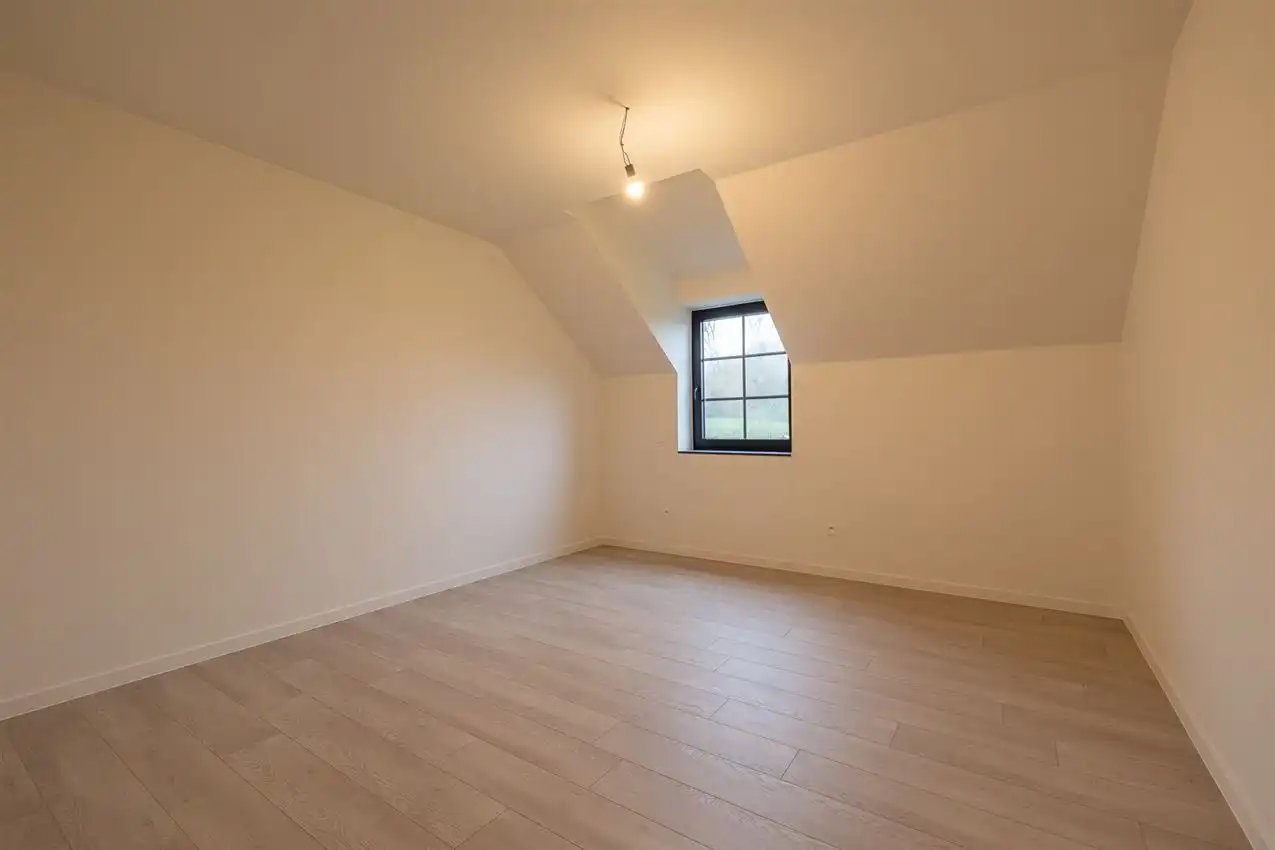 Instapklare nieuwbouwwoning op ruim perceel met 3 slk foto 14