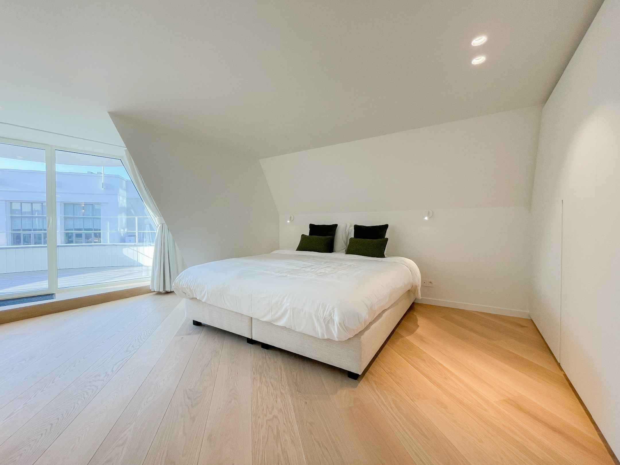 Exclusieve villa: Uitzonderlijk volledig gerenoveerde villa met frontaal zeezicht. foto 34