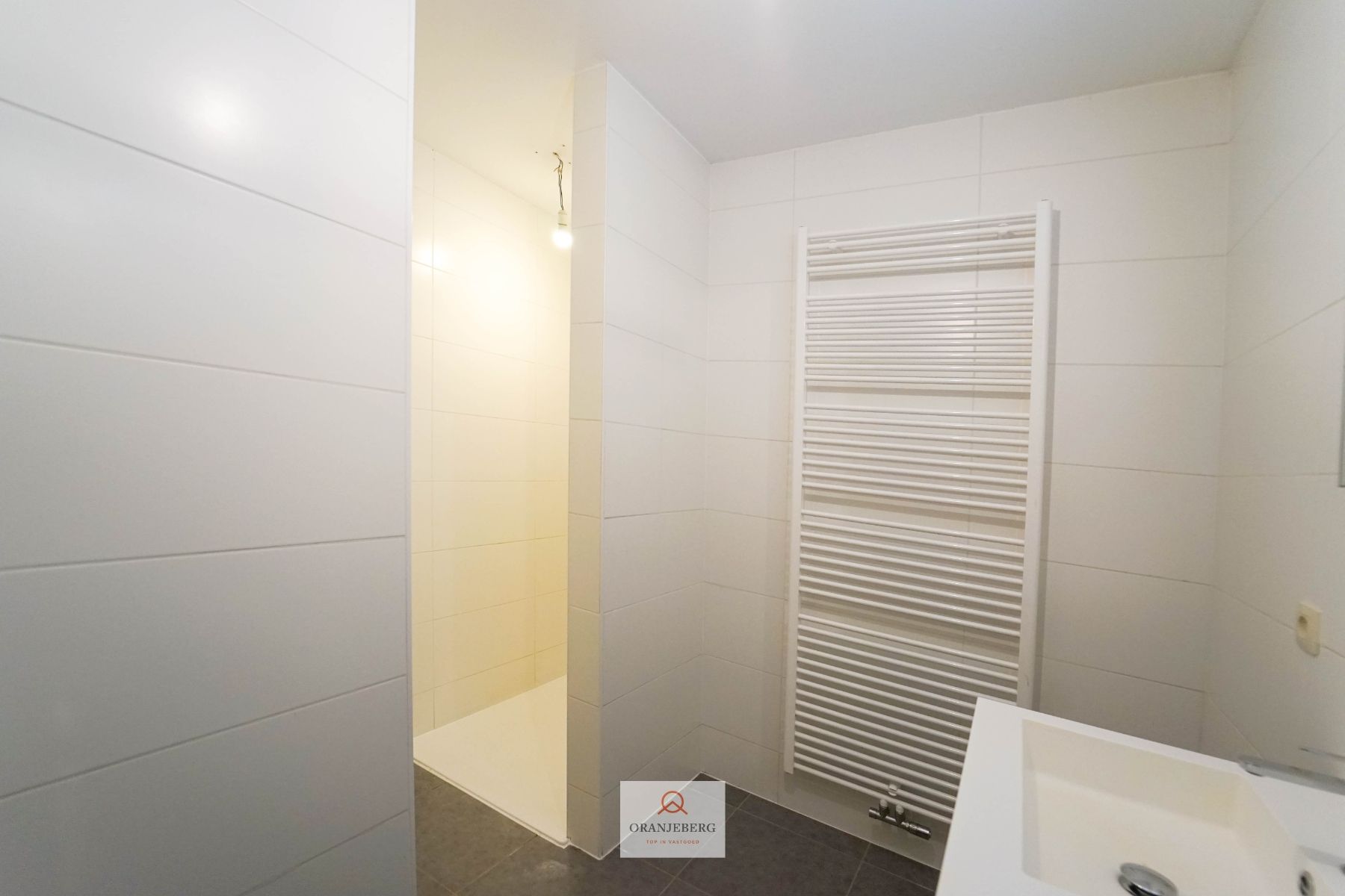 2 slaapkamerappartement met terras en 2 autostaanplaatsen foto 25