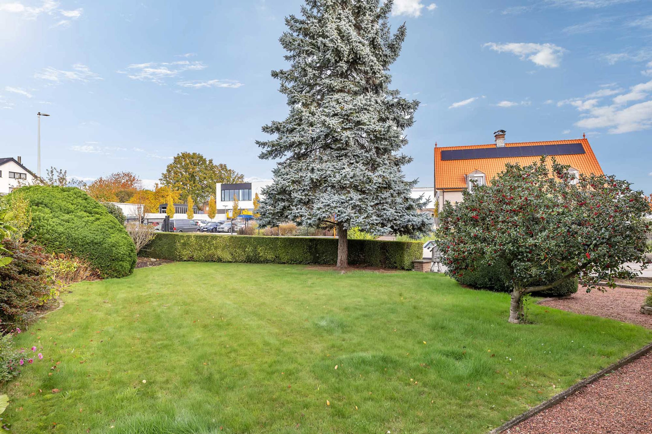 Solide te renoveren HOB met 4 slpks, garage en tuin foto 28