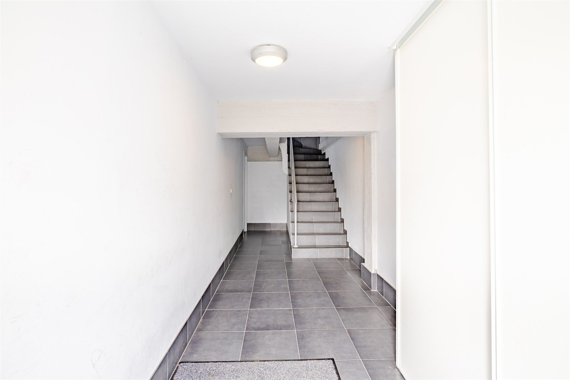 Ruim 2 slpk app met groot terras en garage in Ten-Ede foto 13