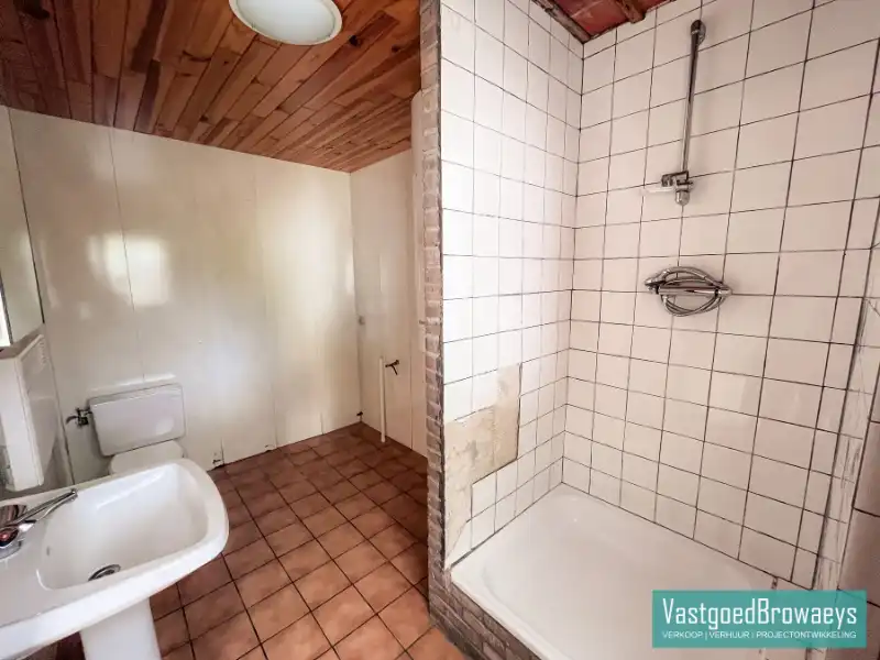 Te renoveren woning met zonrijke tuin nabij het station foto 8