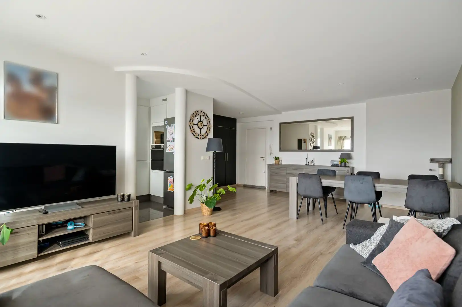 Ruim appartement met 3 slpk en panoramisch zicht foto {{pictureIndex}}