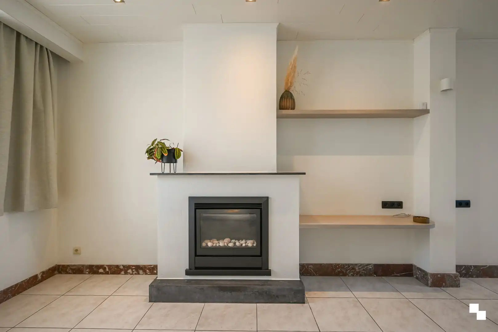 Rijwoning met uitweg achteraan en ruime garage te Izegem foto 4