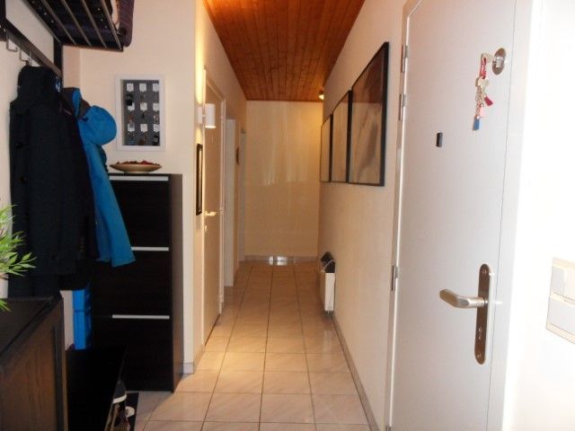 Ruim HOEKAPPARTEMENT met 2/3 slpkrs en garage 2W. foto 3