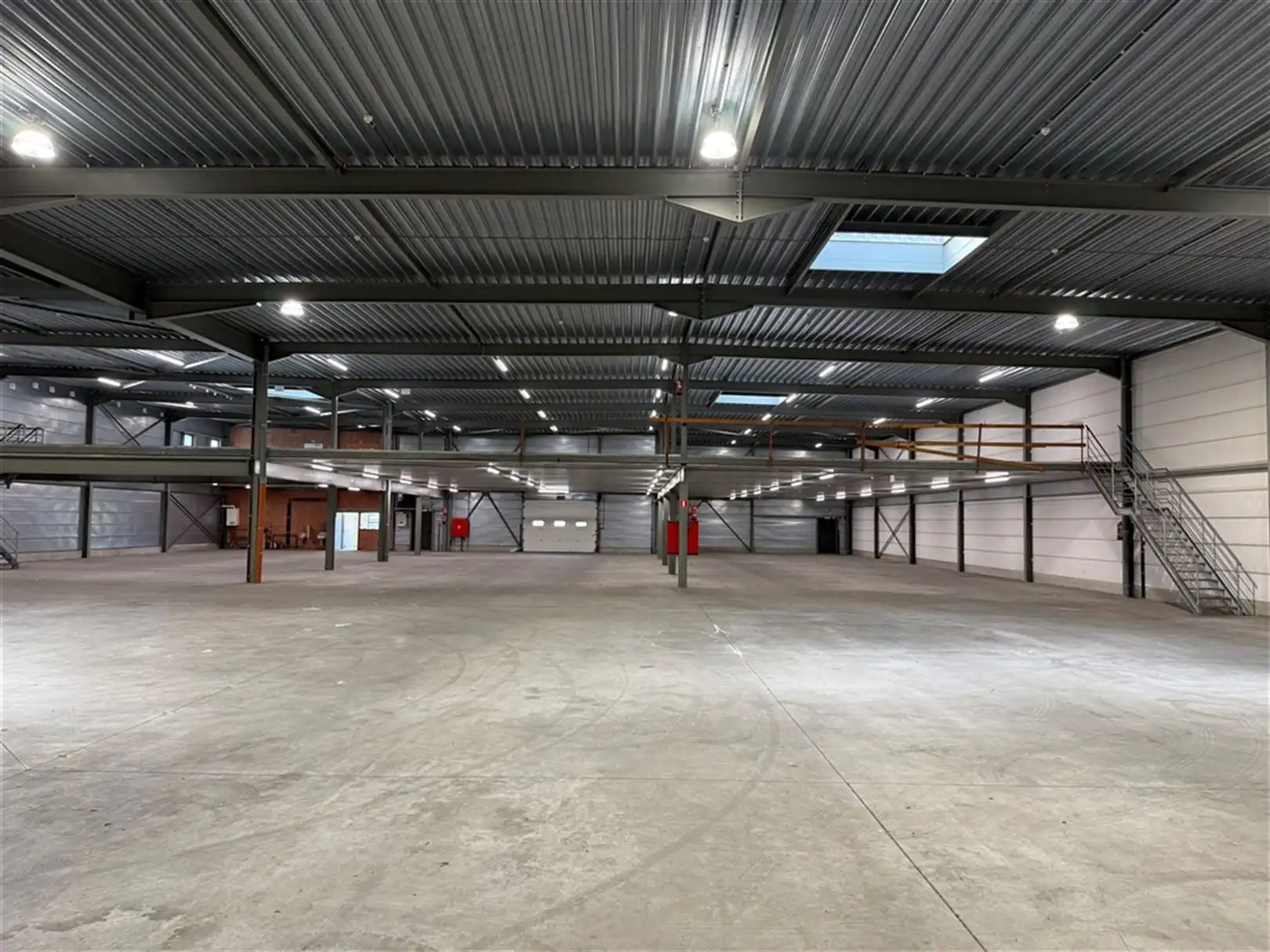 Polyvalent bedrijfsgebouw foto 13