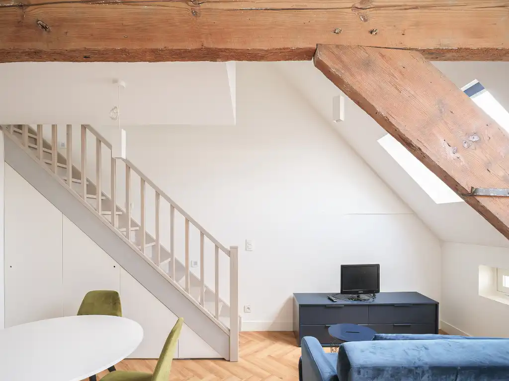 Instaplaar duplex-appartement met 1 slaapkamer en terras op een zeer gegeerde locatie – Sint-Pietersplein. foto 3