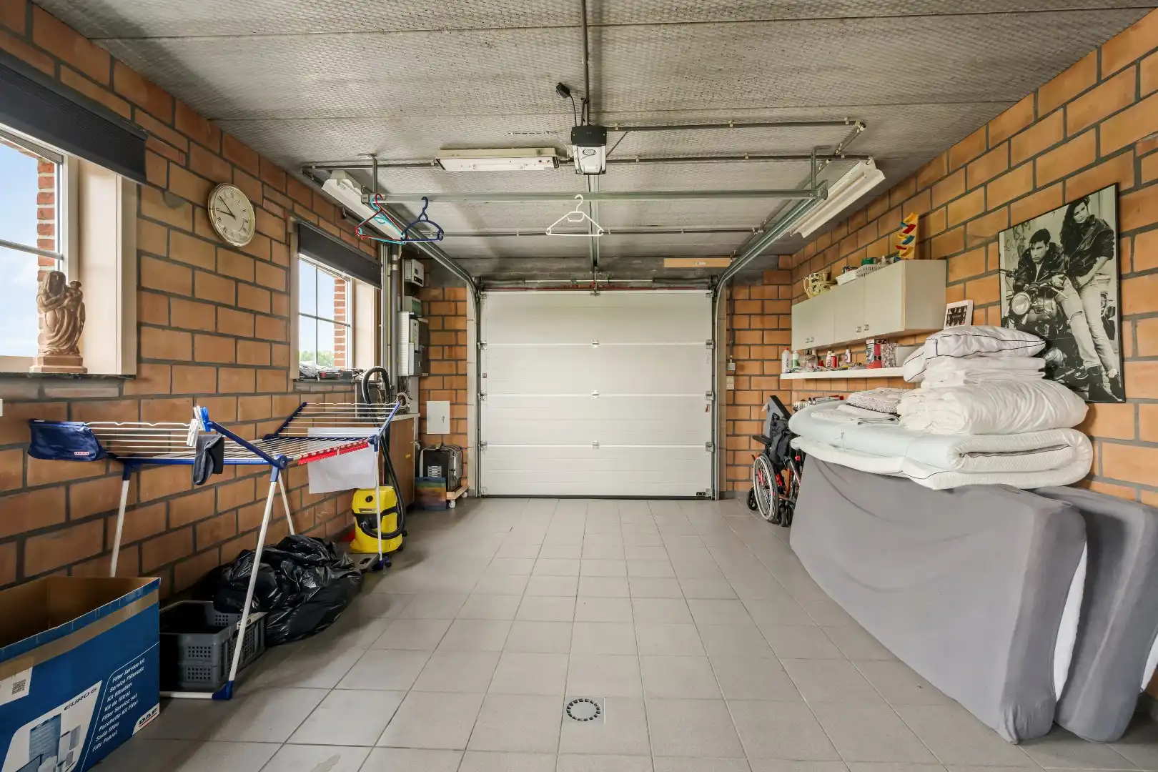 Villa met 2 slaapkamers, ruime zolderverdieping, garage en tuin. foto 11
