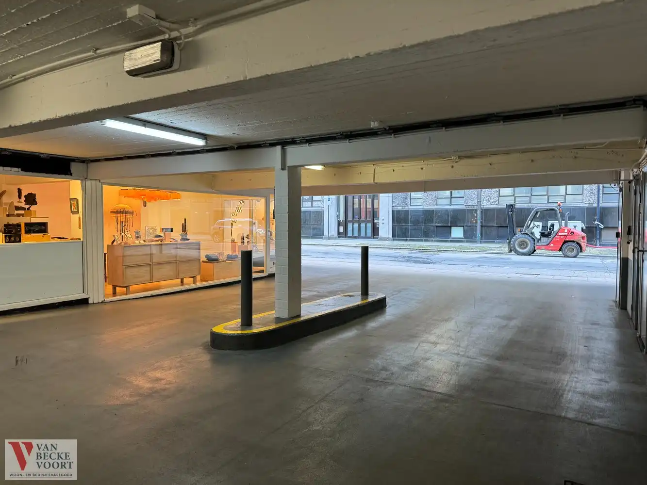 Afgesloten garagebox in parking "RITZ" foto 6