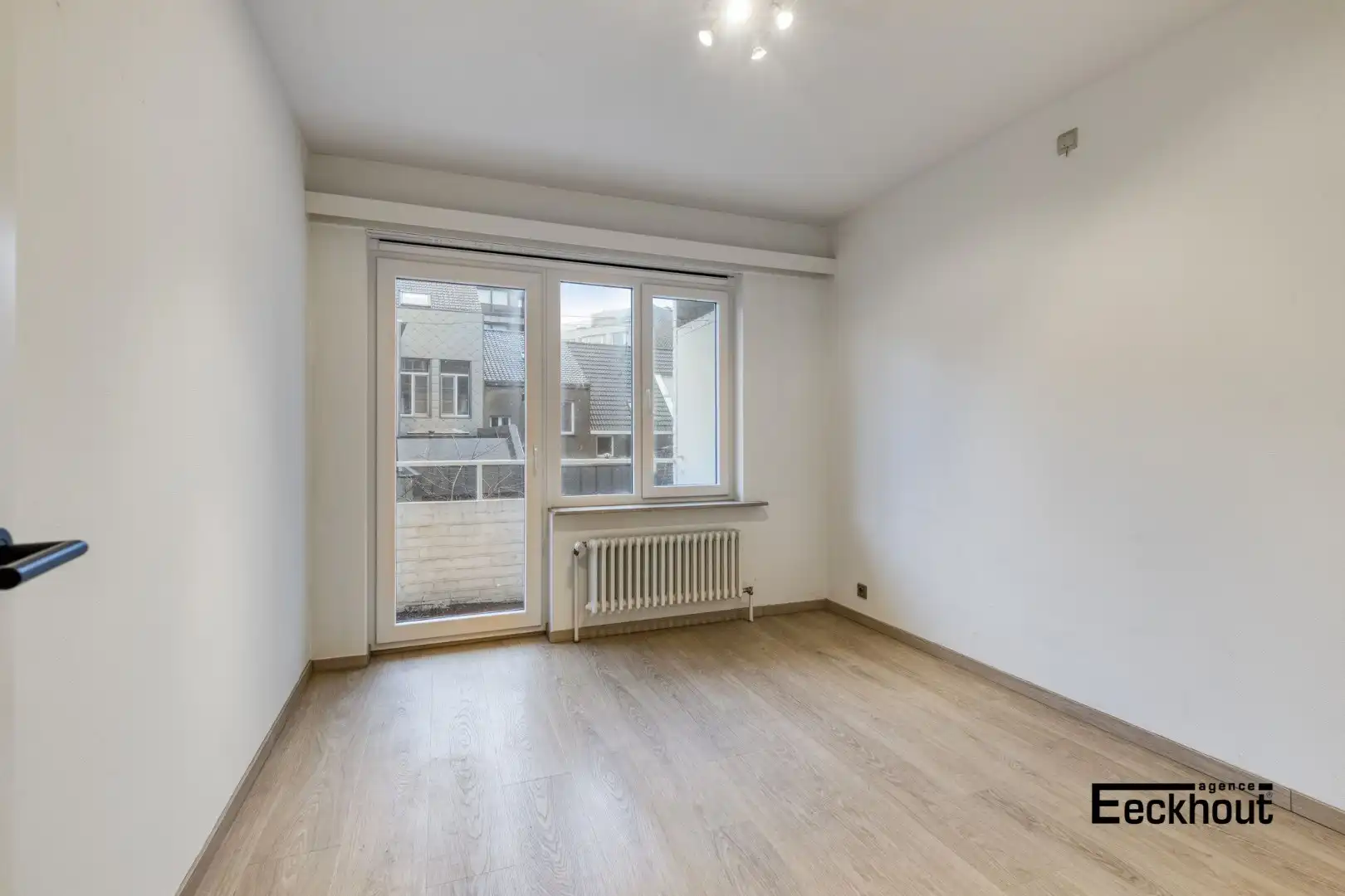 Ruim instapklaar appartement met 3 slaapkamers in centrum Oostende, met fietsenberging en dicht bij strand!  foto 11