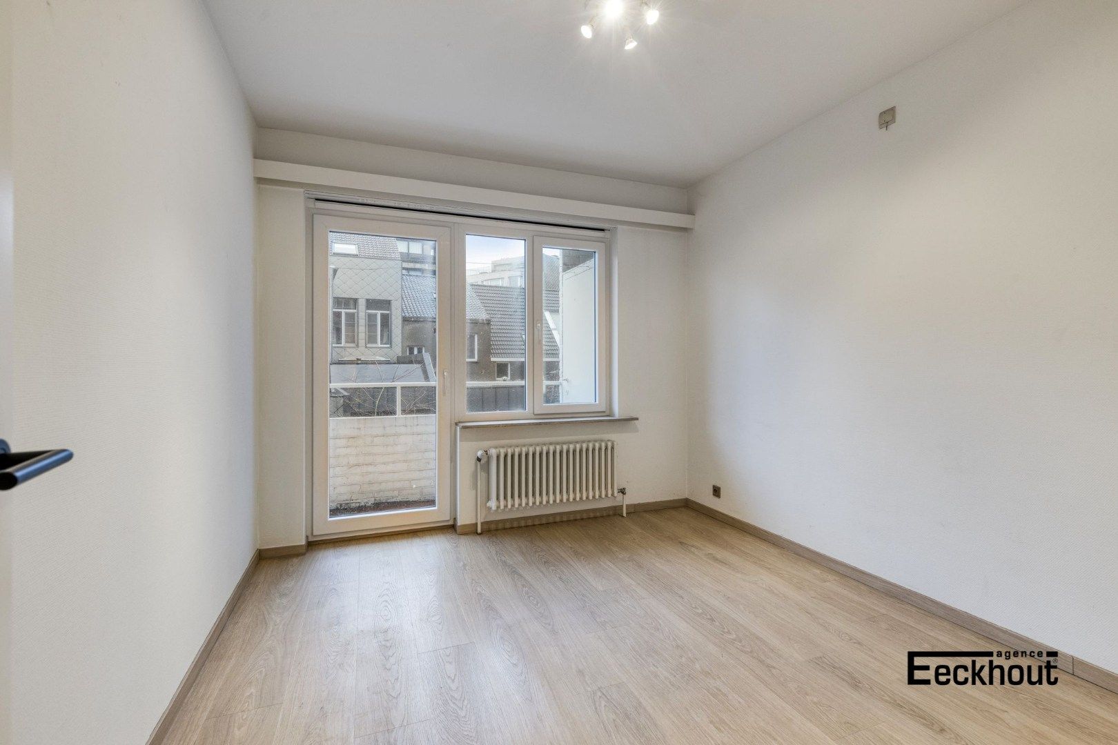 Ruim instapklaar appartement met 3 slaapkamers in centrum Oostende, met fietsenberging en dicht bij strand!  foto 11