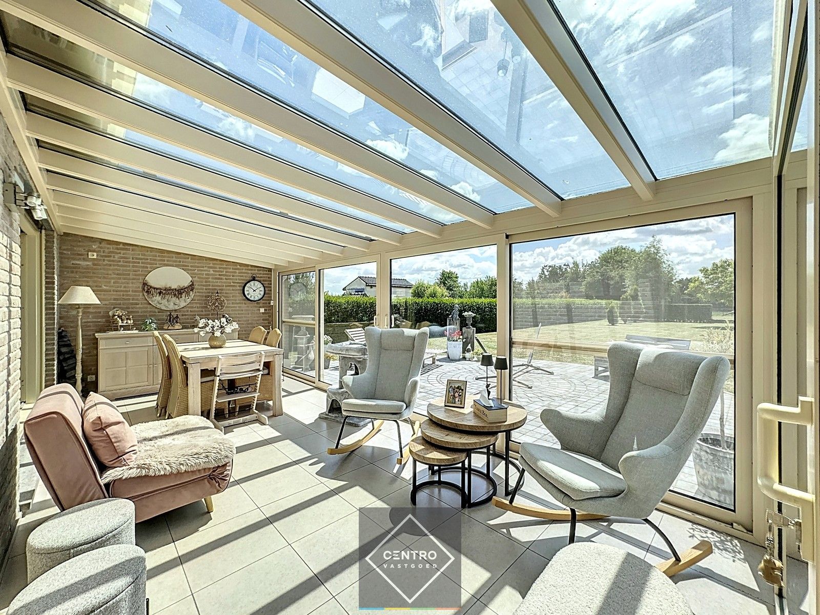 Instapklare VILLA met 5 slpkms, dubbele garage en een ruime aangelegd tuin met terrassen en bijgebouwen in een rustige omgeving te Zuienkerke! foto 8