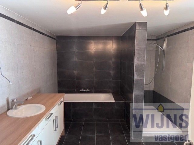 Ruim appartement met 2 slpkm foto 9