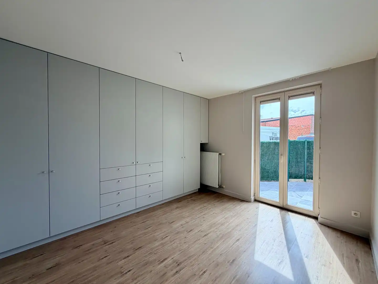 Modern appartement met 2 slaapkamers, terras en garage op centrale ligging te Wakken! foto 9