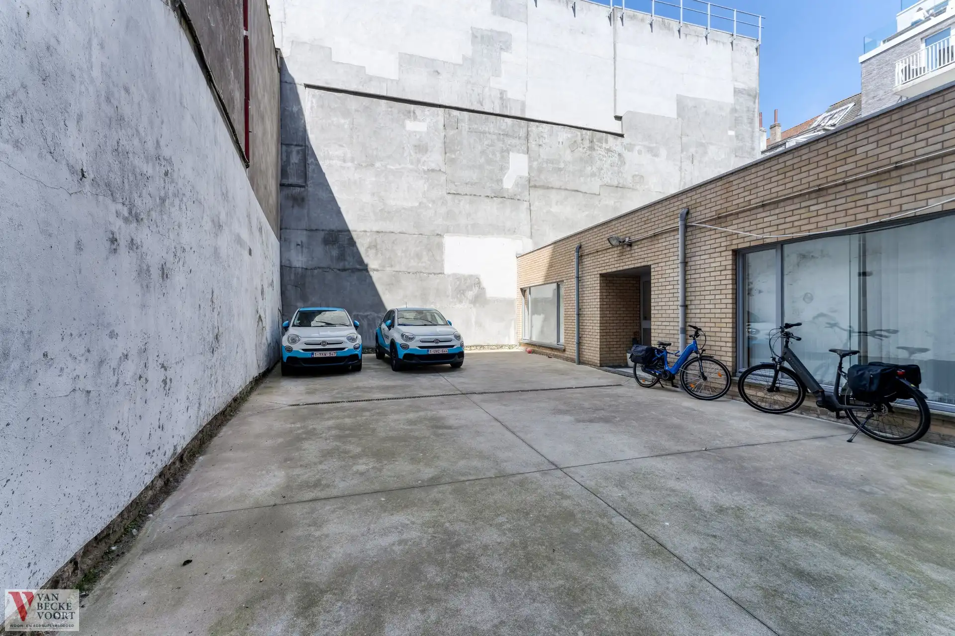 Handelsgelijkvloers 217m² + 6 autostandplaatsen foto 16