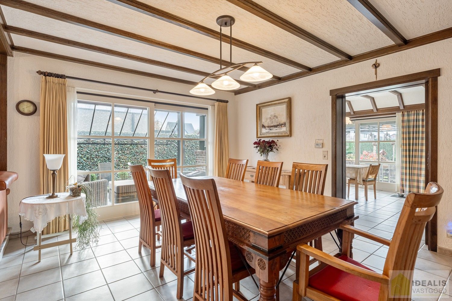 RUIME, INSTAPKLARE EN ENERGETISCH AANGEPASTE WONING VOORZIEN VAN 15 ZONNEPANELEN EN ZONNEBOILER. RIANTE WOONKAMER, KNAPPE KEUKEN, APART BUREEL, APARTE HOBBYRUIMTE, FIJNE WASPLAATS, 4 SLAAPKAMERS, 2 BADKAMERS EN INPANDIGE GARAGE! foto 19