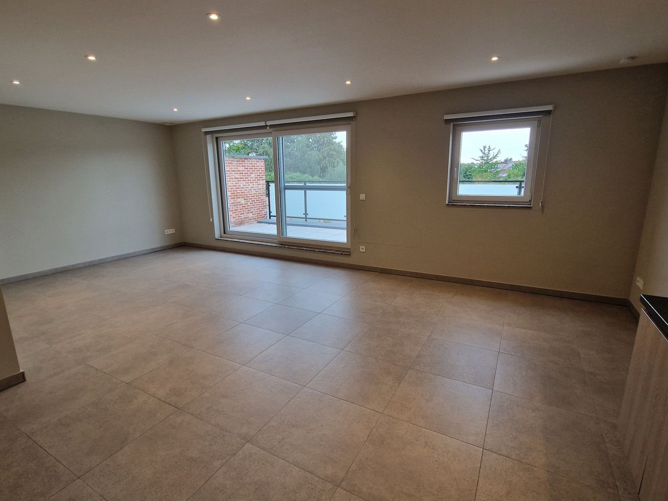 Ruim Appartement 2 Slpk met Groot Terras 18m² + Garagebox foto 5