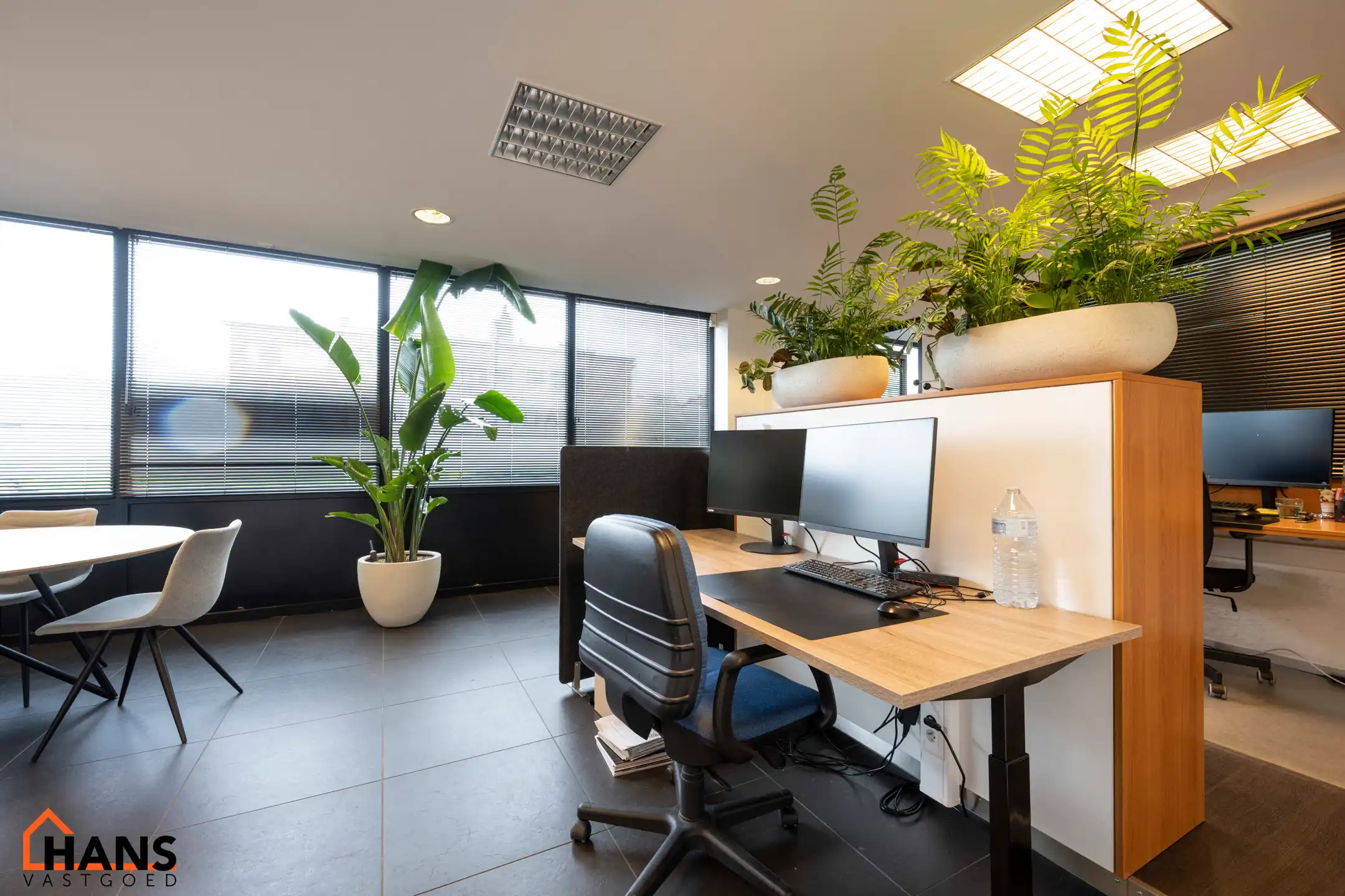 Ruim en praktisch ingedeeld kantoor met diverse mogelijkheden foto 5