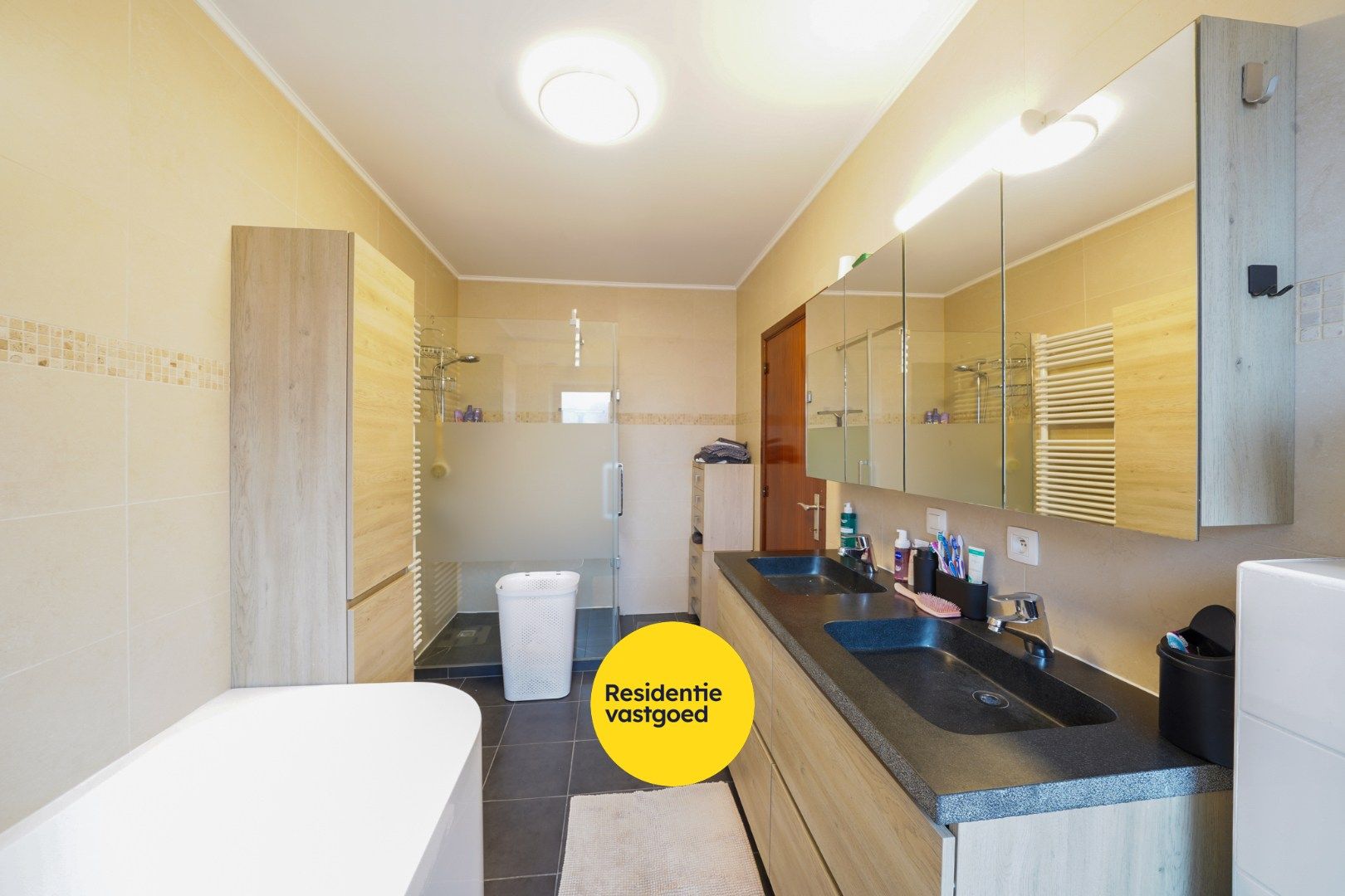 Ruime, energiezuinige gezinswoning met 6 slaapkamers en zonnige tuin in Oostende foto 14