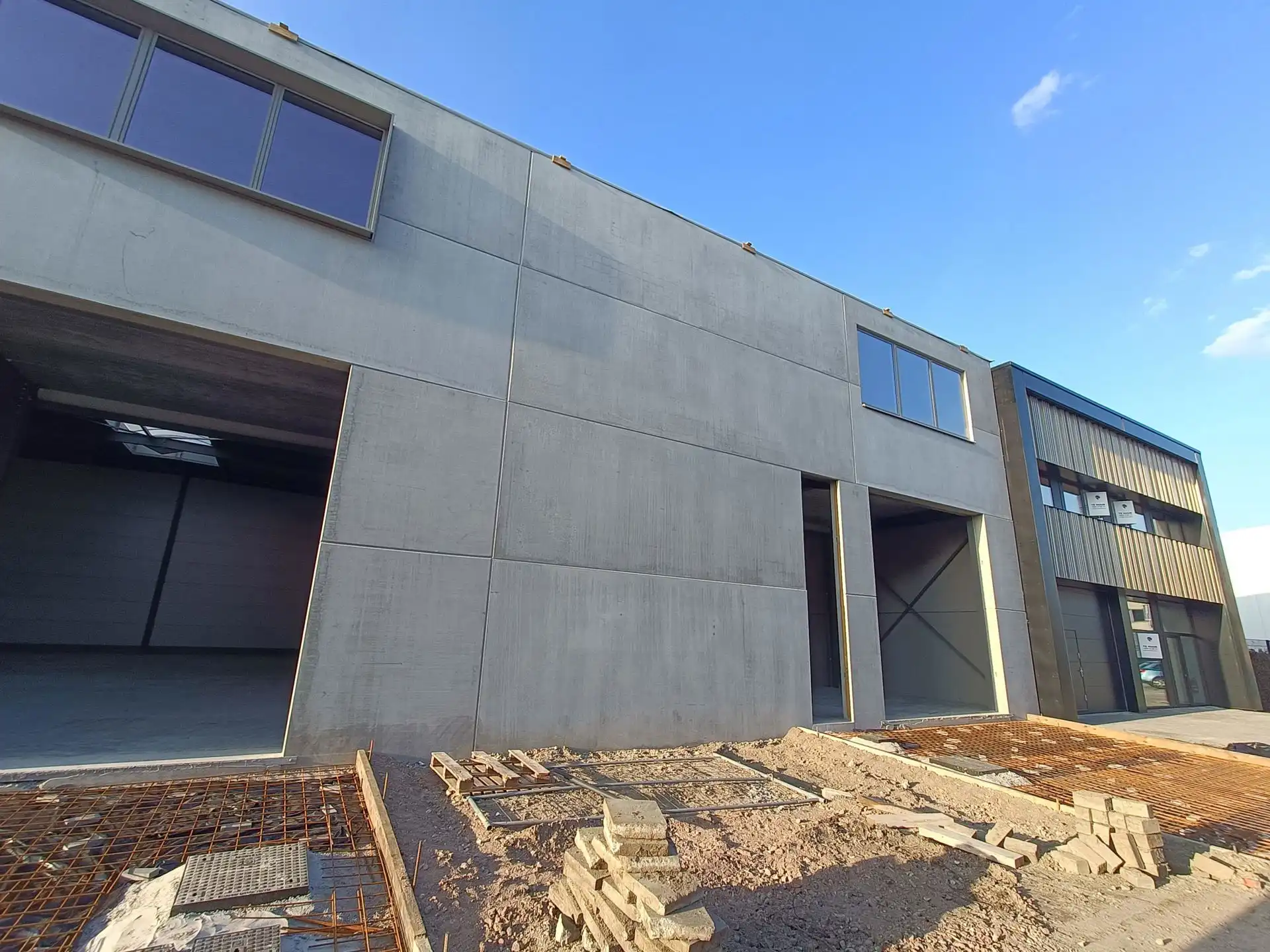 Nieuwbouw KMO-unit te huur in Deurne foto {{pictureIndex}}