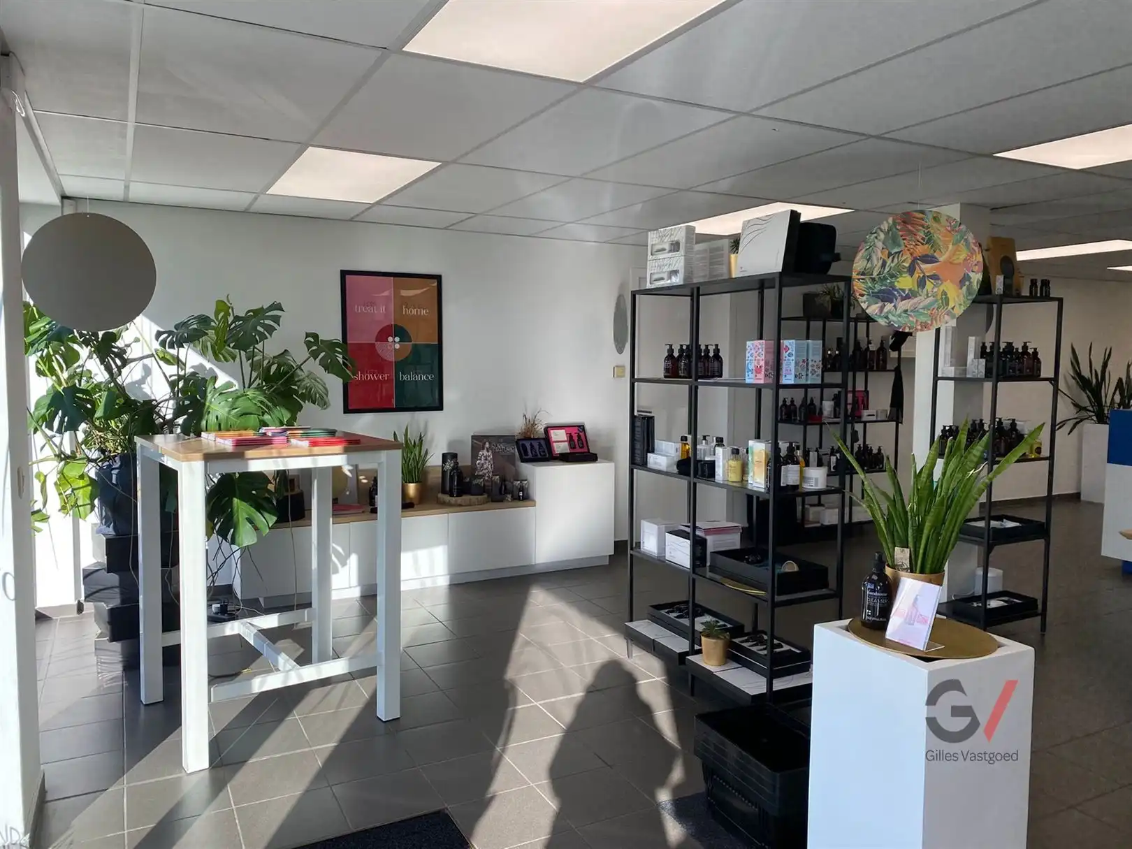 Commerciële winkelruimte te huur foto 7