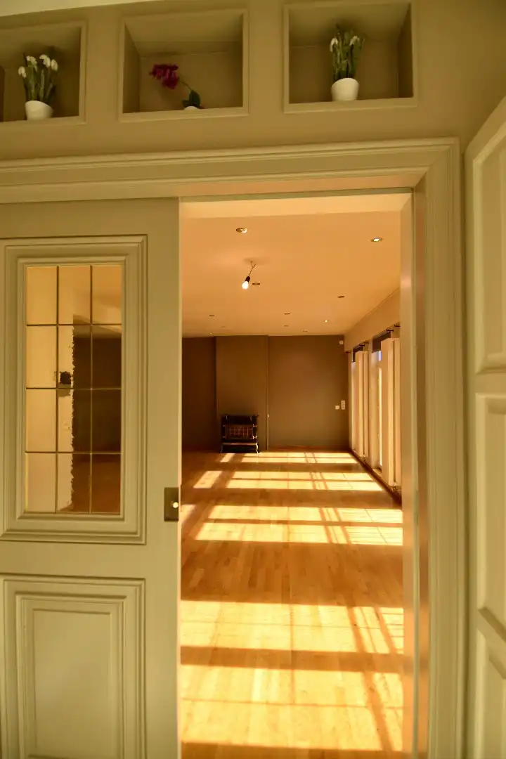 Statige woning met praktijkgedeelte (101 m²), 4 slaapkamers en zonnige tuin te koop in het straatbeeld van Bellegem foto 7
