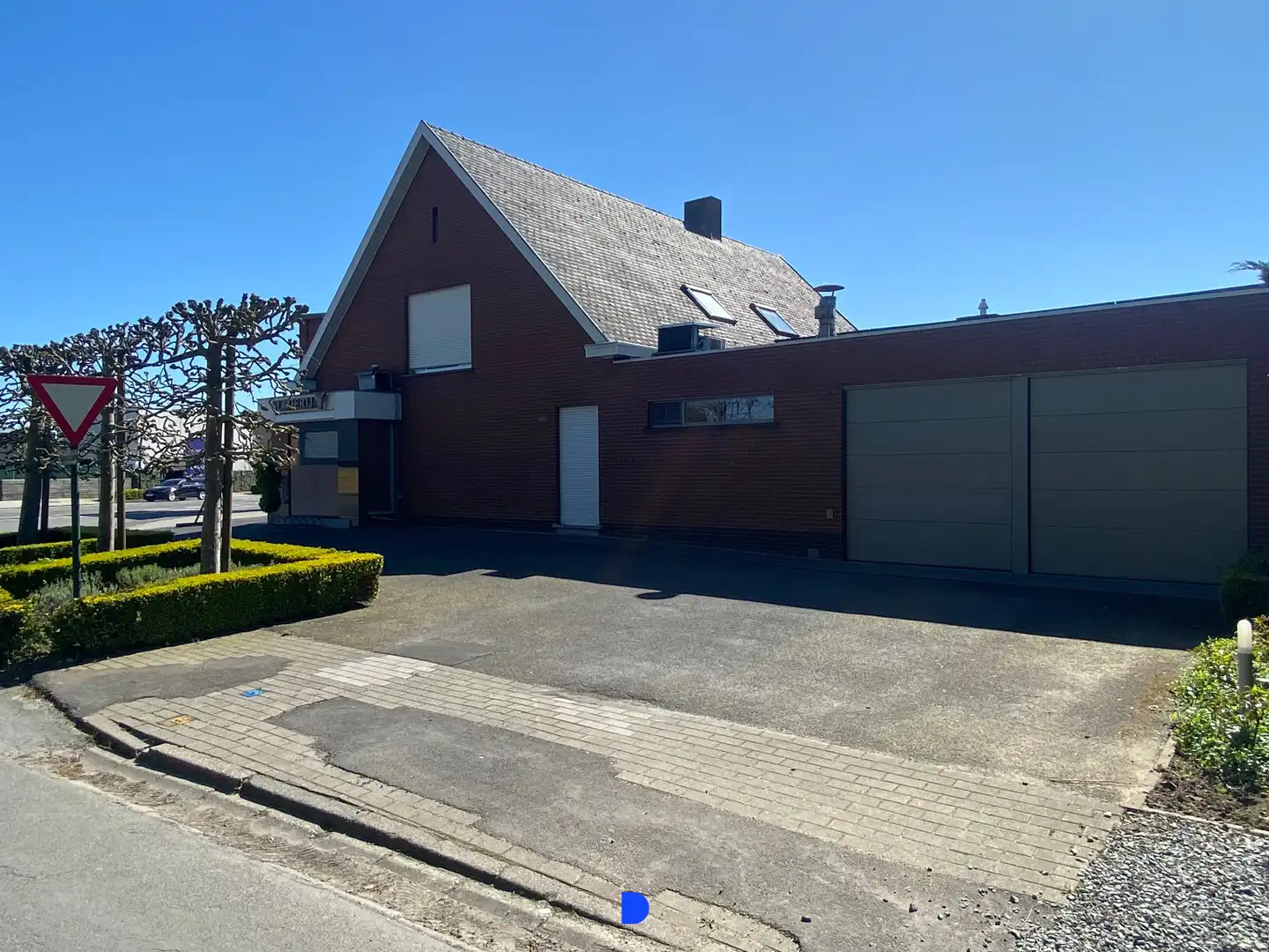 Handelspand met woonst op commerciële ligging. foto 26