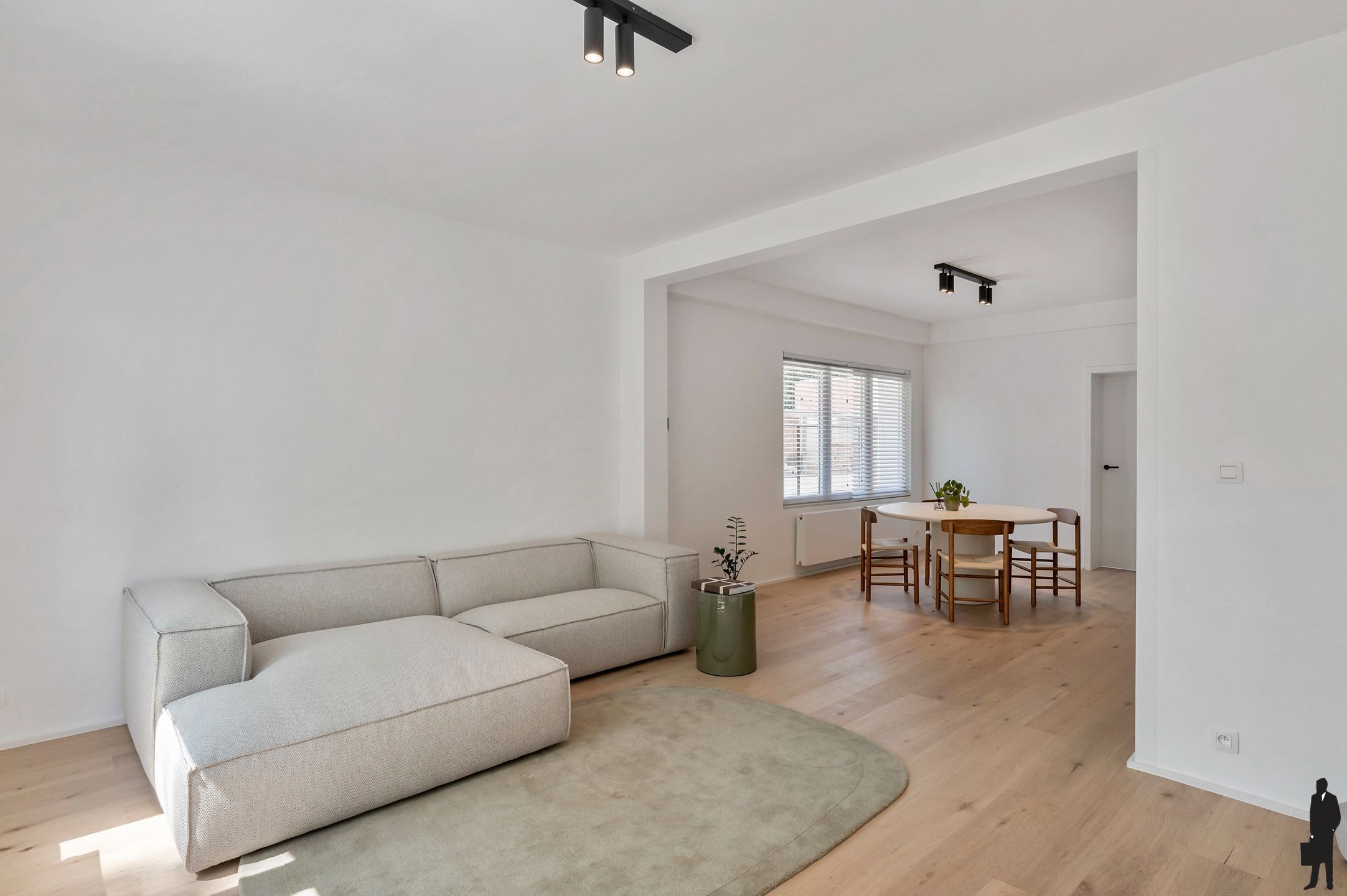 Energetisch gerenoveerd gelijkvloers appartement met tuin! foto {{pictureIndex}}