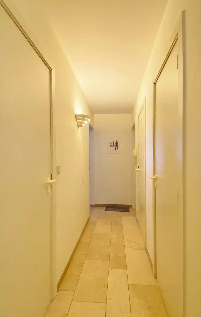 Ieper - Ruim instapklaar appartement met terras op centrale ligging - met garage foto 2