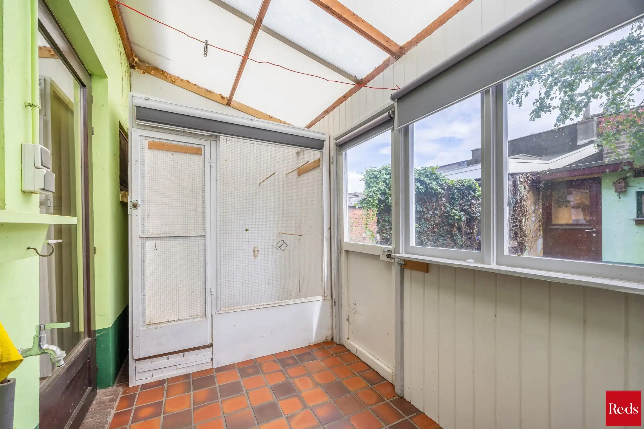 te renoveren woning met 3 ruime slaapkamers , garage en tuin foto 8