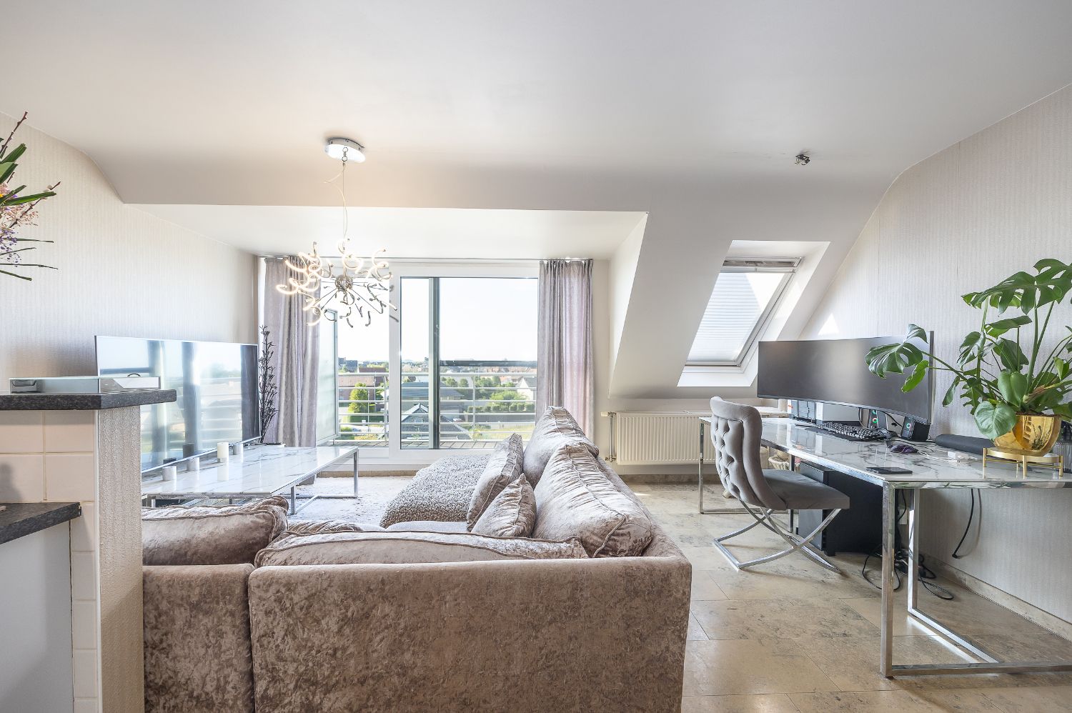 Zonnig duplexappartement op boogscheut van centrum met zuidgericht terras foto {{pictureIndex}}