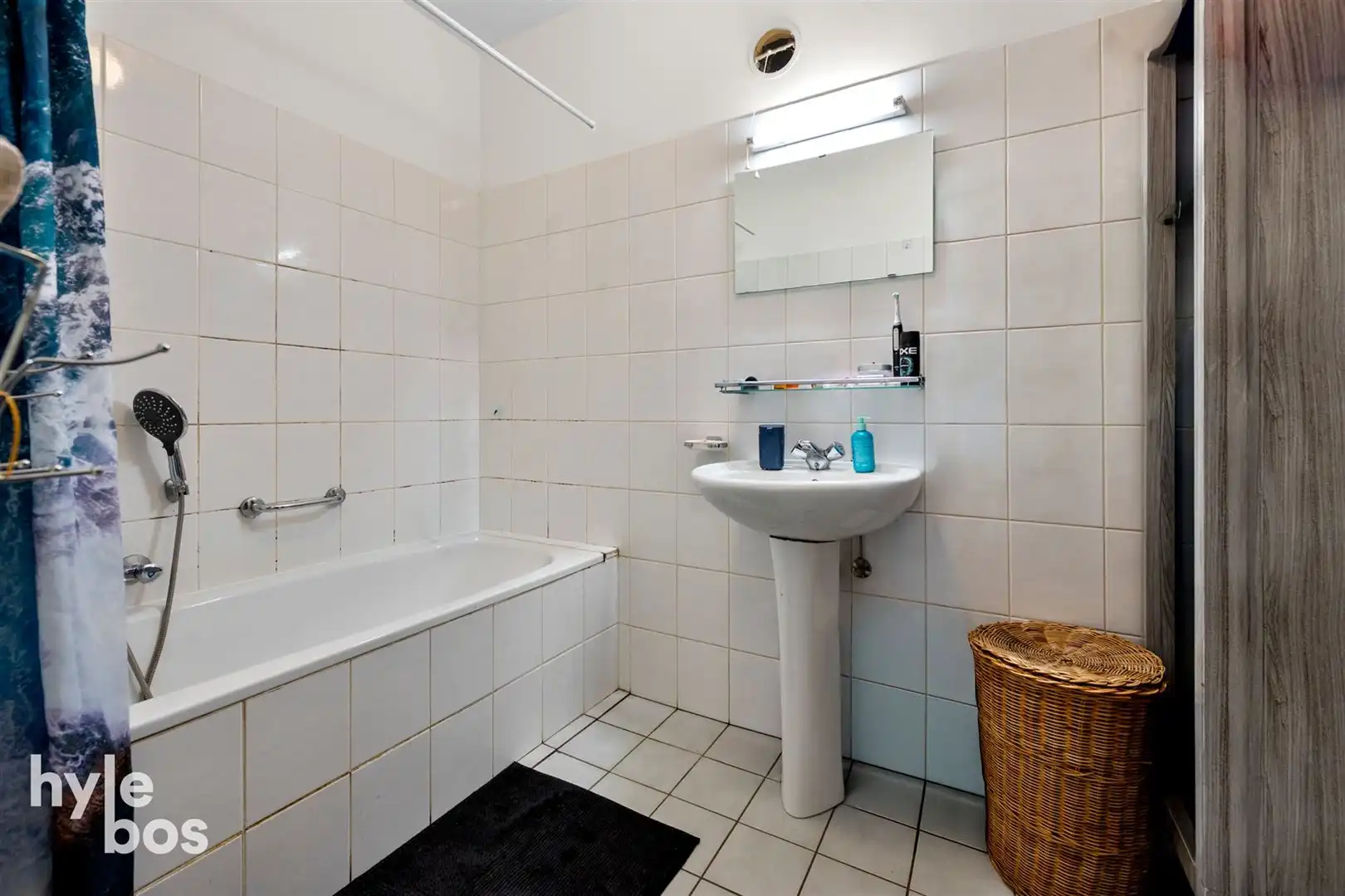 Opbrengsteigendom met 5 ruime appartementen en garages op topligging foto 8