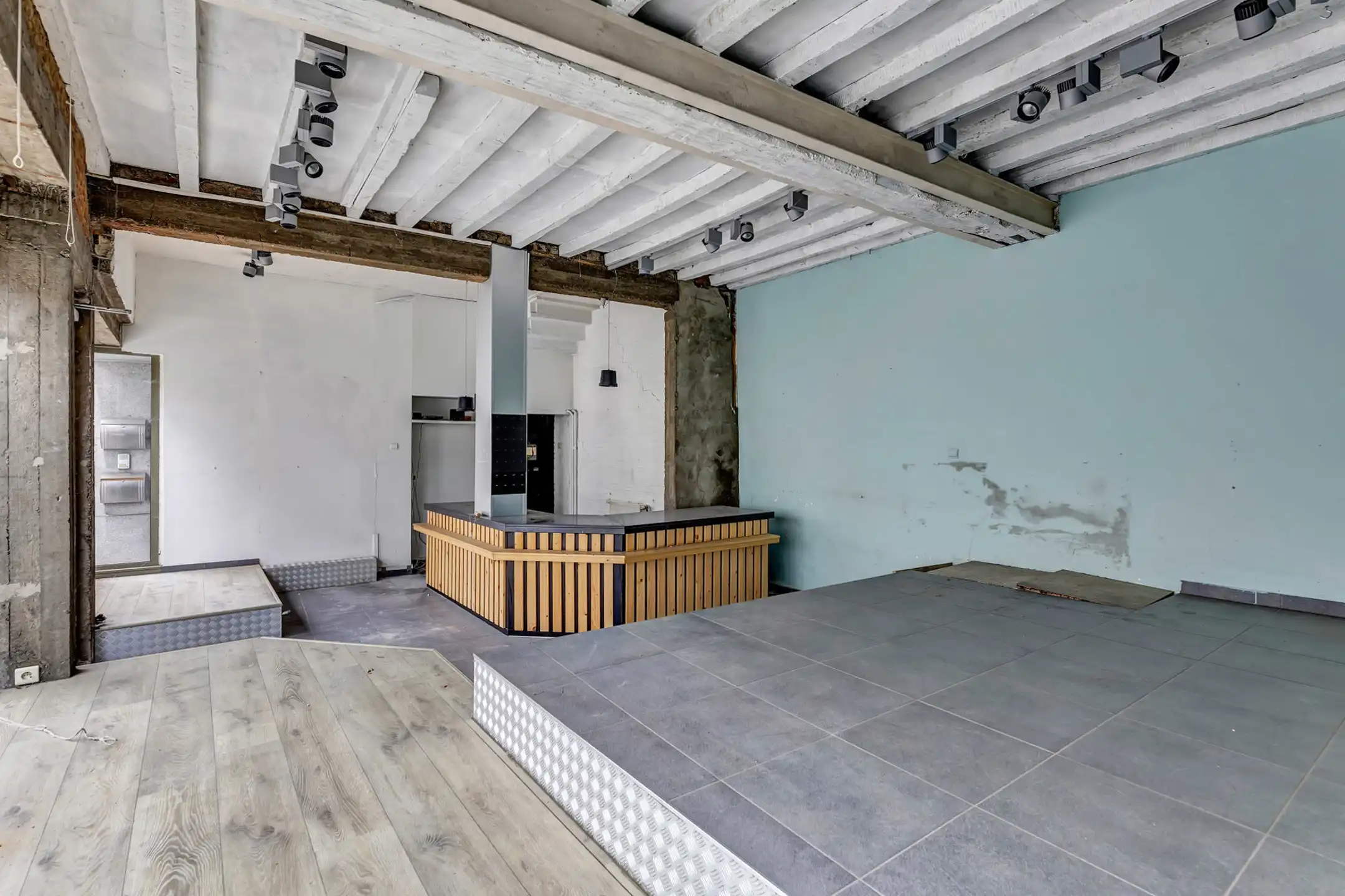 Opbrengsteigendom: Handelsruimte met 3 slpk app in centrum foto 2